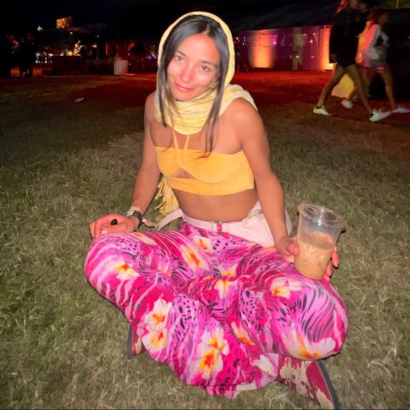 Meet your Posher, Tori - Picture 1 of 5